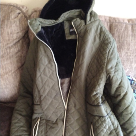 Olive Green winter Jacket used 3-4 times - Picture 2 of 3